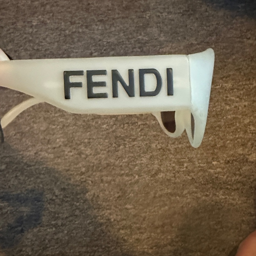 Fendi Glasses (not authenticated) - Picture 2 of 8
